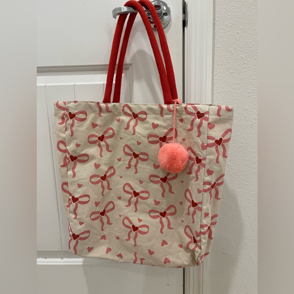 Red bow tote bag